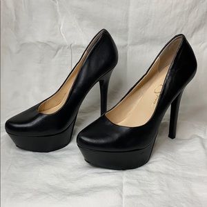 Jessica Simpson black pumps